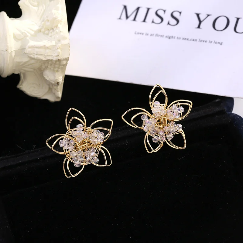 

2020 New Arrival Sweet Transparent Crystal Holiday Flower Stud Earrings For Women Fashion Elegant Oorbellen Bijoux Party Gifts