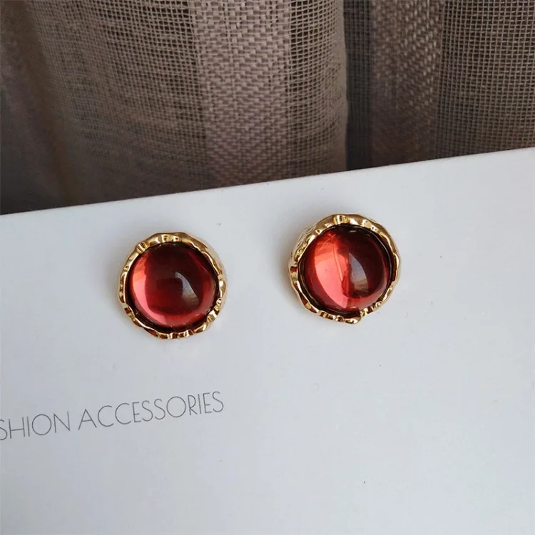 2020 New Fashion Quality European Baroque Retro Palace Style Small Blood Red Round Stone Earrings Non Piercing Earrings No Hole