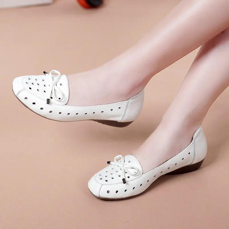 

Hollow out Spring Summer Mom Sandals Soft Bottom WOMEN'S Shoes Flat Low Heel Comfortable Porous Shoes Middle Aged And Elderly Pe