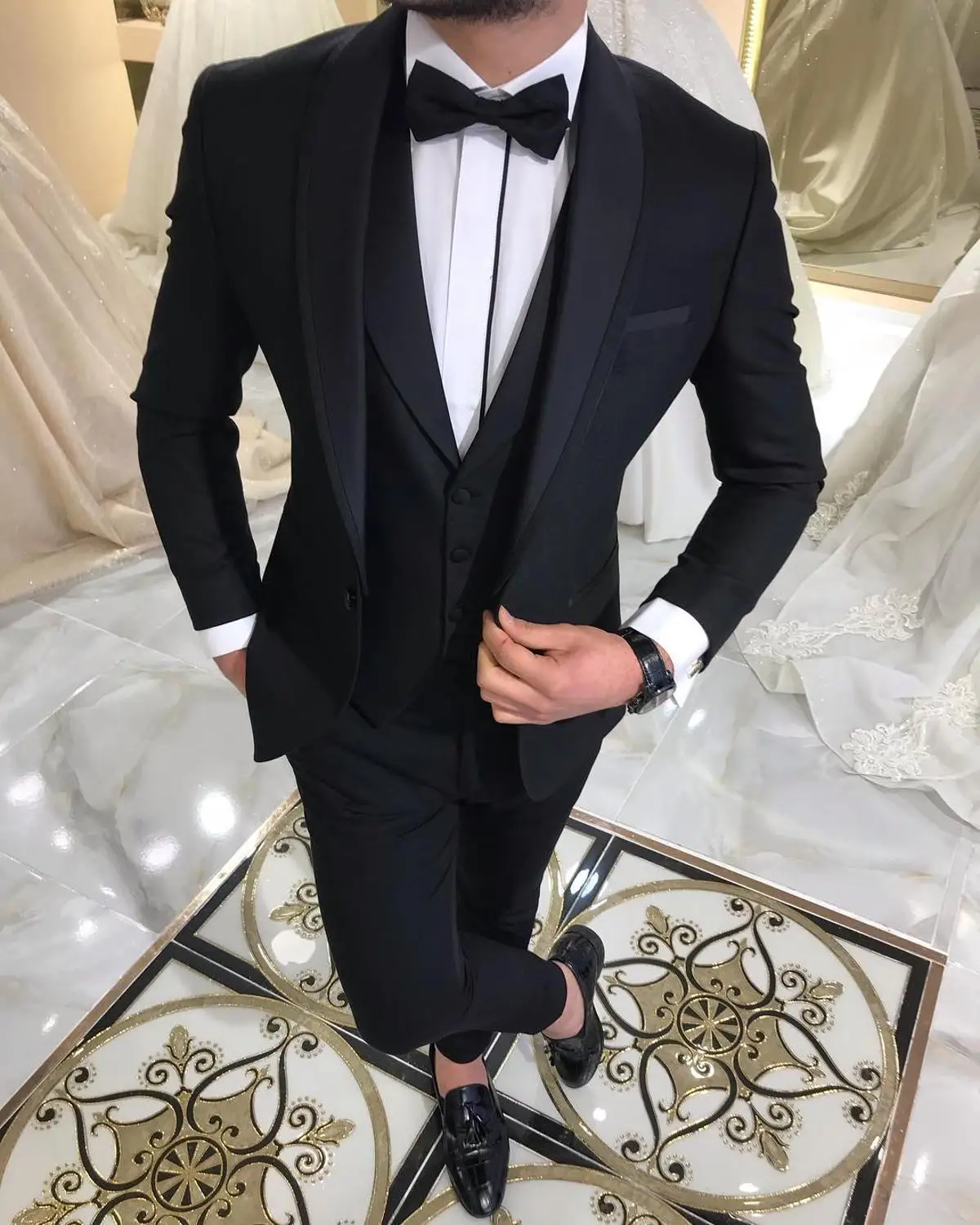 Men Suit 3 piece White V Neck Leisure Notched Lapel Tuxedos Men Suits for Wedding (Jacket+Pants+Vest)