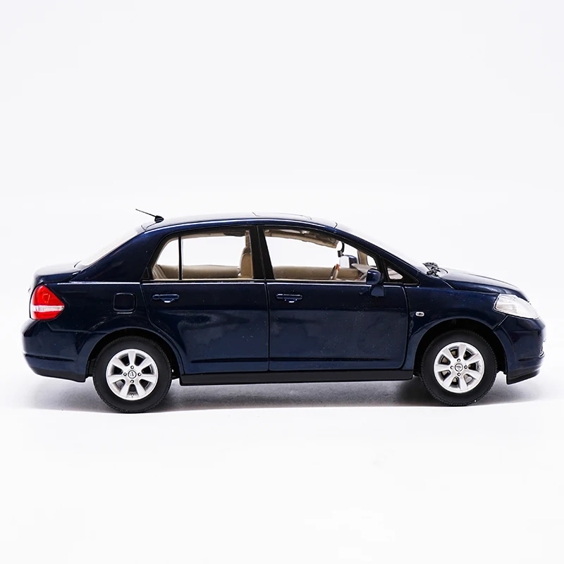 Оригинальная Заводская аутентичная модель автомобиля 1/18 NISSAN black TIIDA из литого