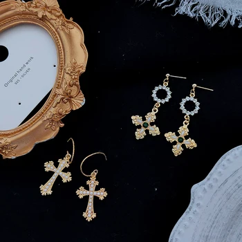 

2020 new creative design personality cross baroque earrings female inlaid highlight pearls and zircon fashion fashionable gift