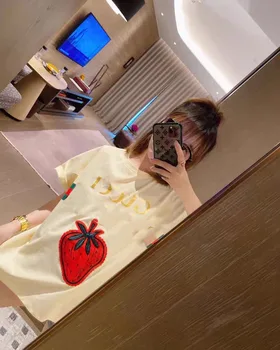 

20SS New Ladies Top Loose Fashion Luxury G Home Ss Three-dimensional Embroidery Strawberry Short-sleeved T-shirt 127313 MB