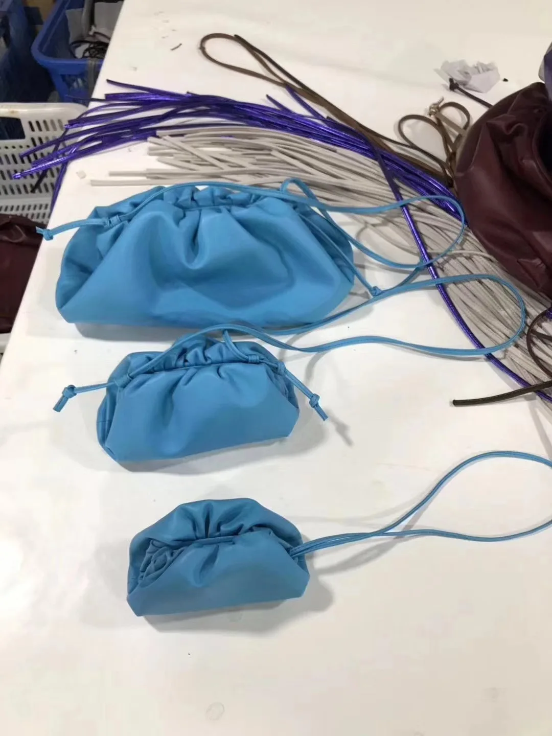 Ins натуральная коровья кожа облачная сумка мягкая мятая пельмень сумка через плечо роскошные сумки женские Дизайнерские клатчи Голубое озеро