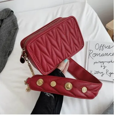 Маленькая квадратная сумка через плечо из искусственной кожи для женщин дизайнерская сумка через плечо женские сумки модные с буквенным принтом на молнии - Цвет: red