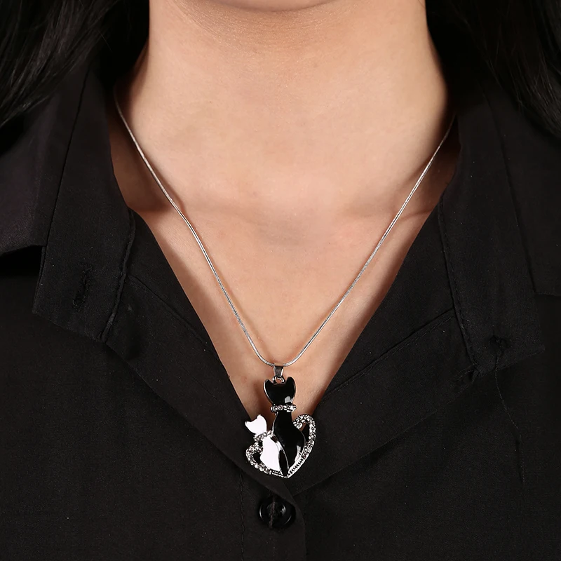 Shellhard Lovely Pet Chain Necklaces Charms Crystal Black And White Cat Love Heart Pendant Necklace For Women Jewelry Kolye