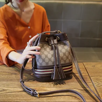 

2019 New Fashion Trend Printing Shoulder Messenger crossbody Handbag Wild Large Capacity Drawstring Women's Bucket Bag