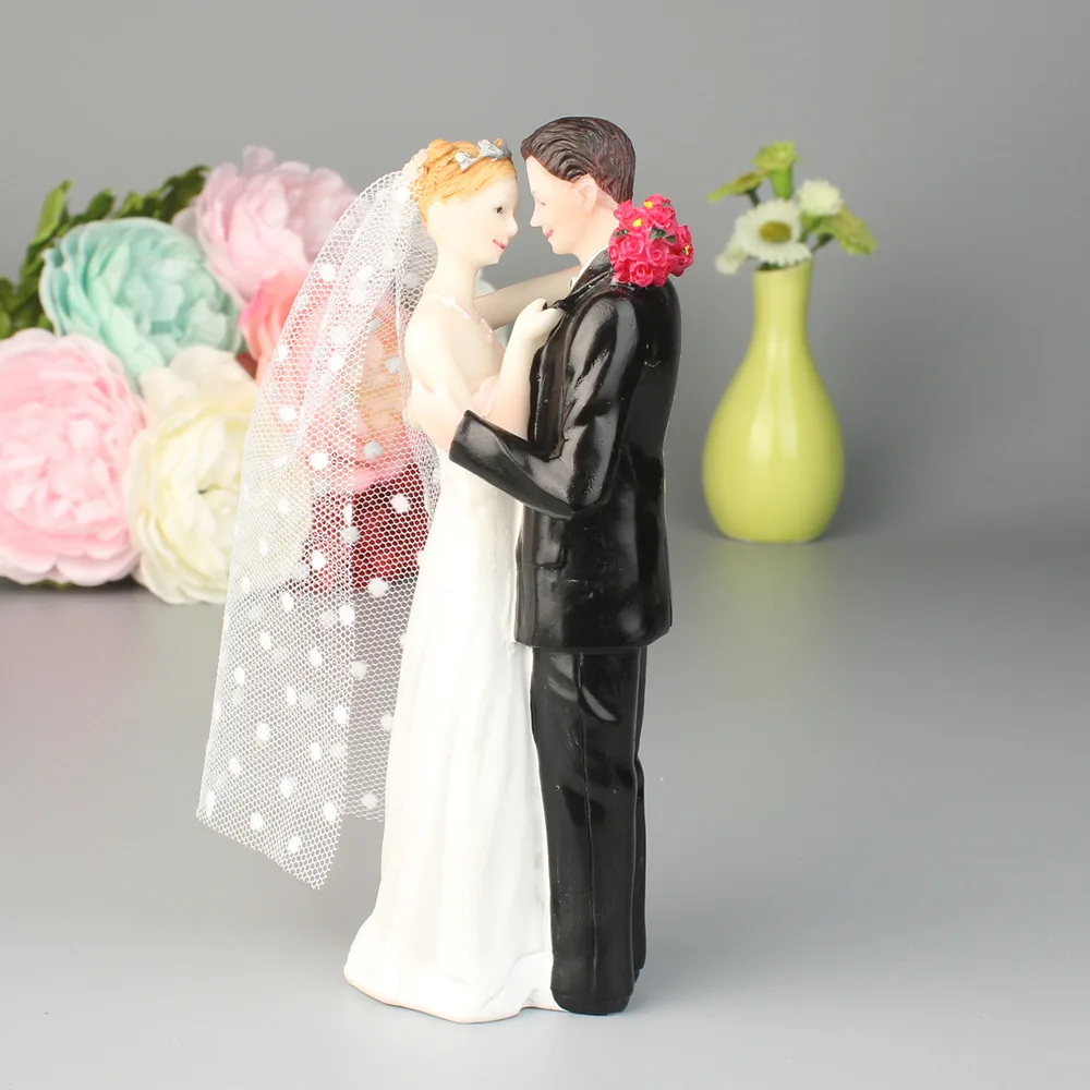 

Cake Doll Resin Decoration Valentine's Day Gift Cake Top Decoration wedding gift toy bride and groom are affectionate