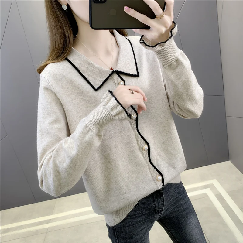 

21114 hall, row 12, No. 3 middle] real shooting square collar horn sleeve sweater [1395] 43