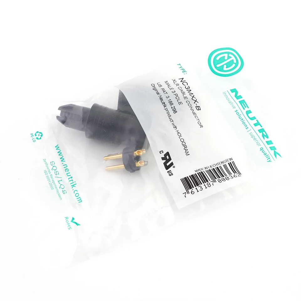 Conector XLR Macho 3 Pines Neutrik NC3MXX-B - Dorado, Cuerpo Negro Con Bota De Goma