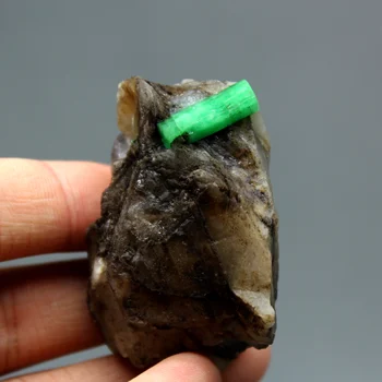 

100% Natural green emerald mineral gem-grade crystal specimens stones and crystals quartz crystals from china