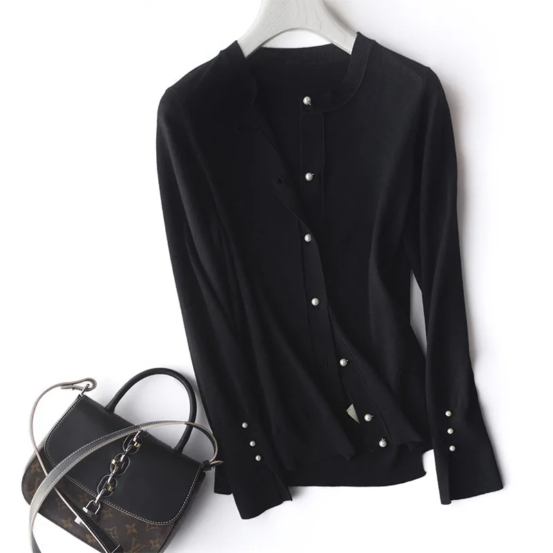 

Shanghai New Europe Sang 2020 Comfortable Elasticity Pearl Clasp Knitted Cardigan