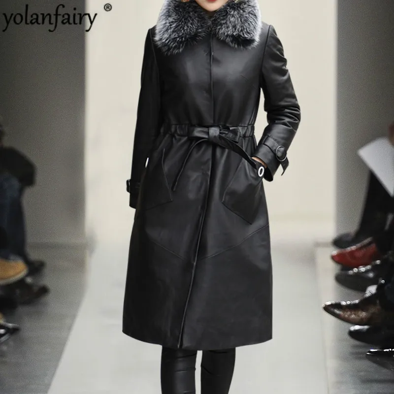 Женская зимняя куртка из натуральной кожи с капюшоном и воротником лисьего меха