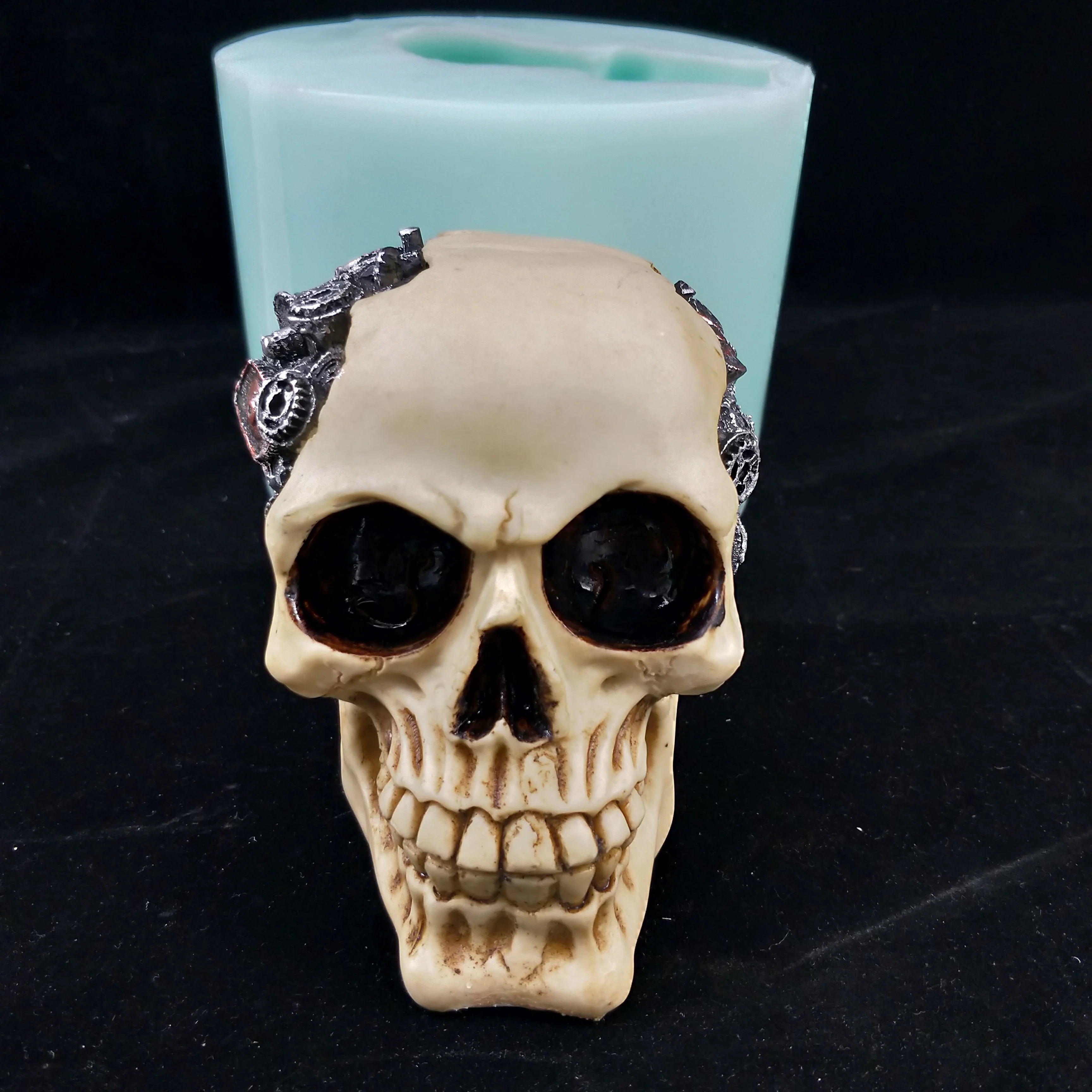 

QT0284 Art Carved Skull Silicone Mold Skull Silicone Soap Mold 3d Handmade Candle Mold Halloween Decoration Tool