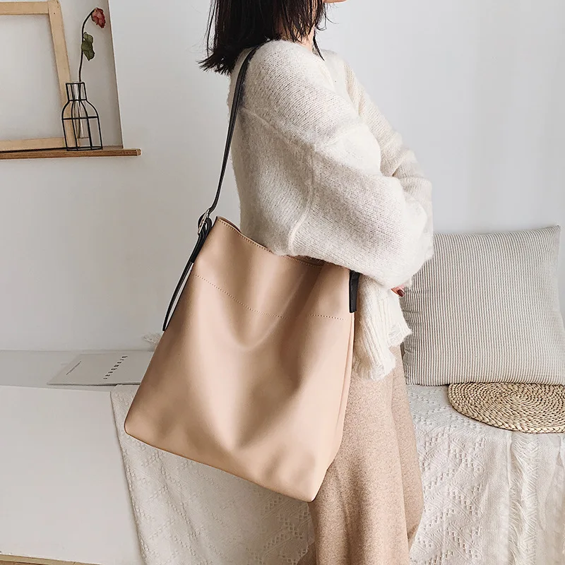 

2020 new fashion girl bag retro style simple shoulder diagonal bag casual bucket bag large capacity soft leather women bag