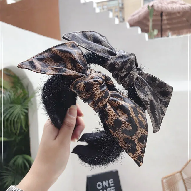 Корейские Зимние новые леопардовые банты из искусственного меха, повязки для волос для женщин, модные аксессуары для волос, держатели головных уборов