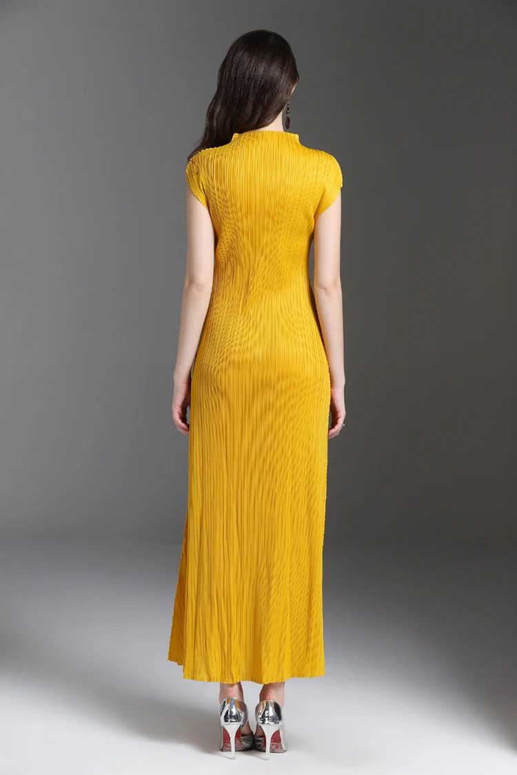 New Summer Gold-stamped Pleated Women's Dresses Miyake Sleeveless Turtleneck Wrinkled Long Dresses Plus Size Dress