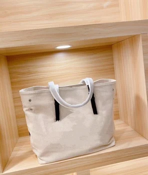 

Fashion temperament design women's new long large capacity handbag commuter business bag birthday gift