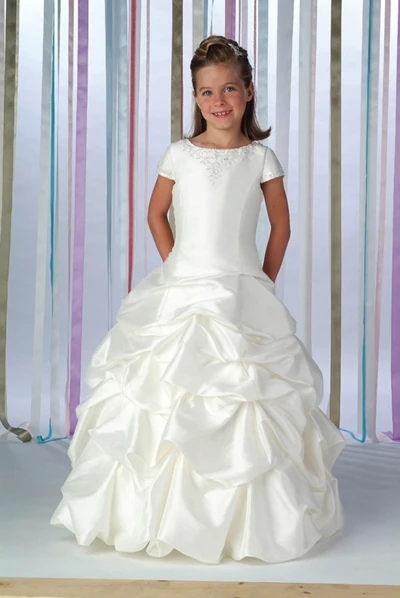 Princess Flower Girl Dress Satin Short Sleeves Cascading Kids Pageant Ball Gown Floor Length For Wedding First Communion Dress