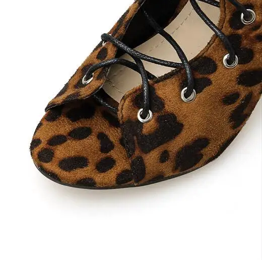 Sandalias Mujer; коллекция года; сезон весна; леопардовые ботинки в римском стиле на шнуровке; уличные повседневные сандалии на толстом каблуке; большие размеры