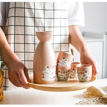 

Japanese Lucky Cat Sake Pot Ceramic Wine Bottle 1 Pot 4 Cups Shochu Jug Spirits Flagon Liquor Cup Set Wine Pot Cups Bar Decor