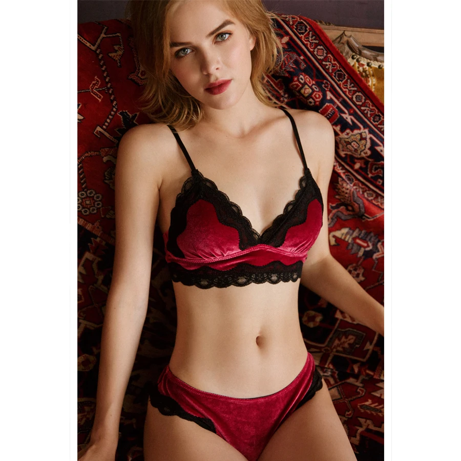 Комплект женского нижнего белья из бюстгальтера и трусиков|Комплекты белья| |