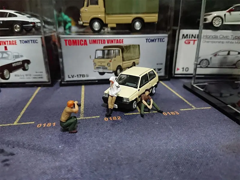 1: 64 масштаб балахон мужской, наклоняющийся на стороне автомобиля сцена украшения фигурка кукла персонаж из смолы модель макет игрушка группа