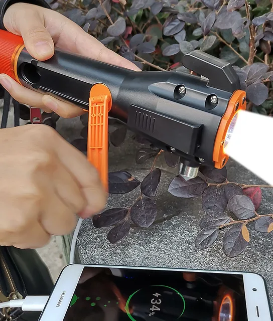 500M Tactical Hand Crank Flashlight 1