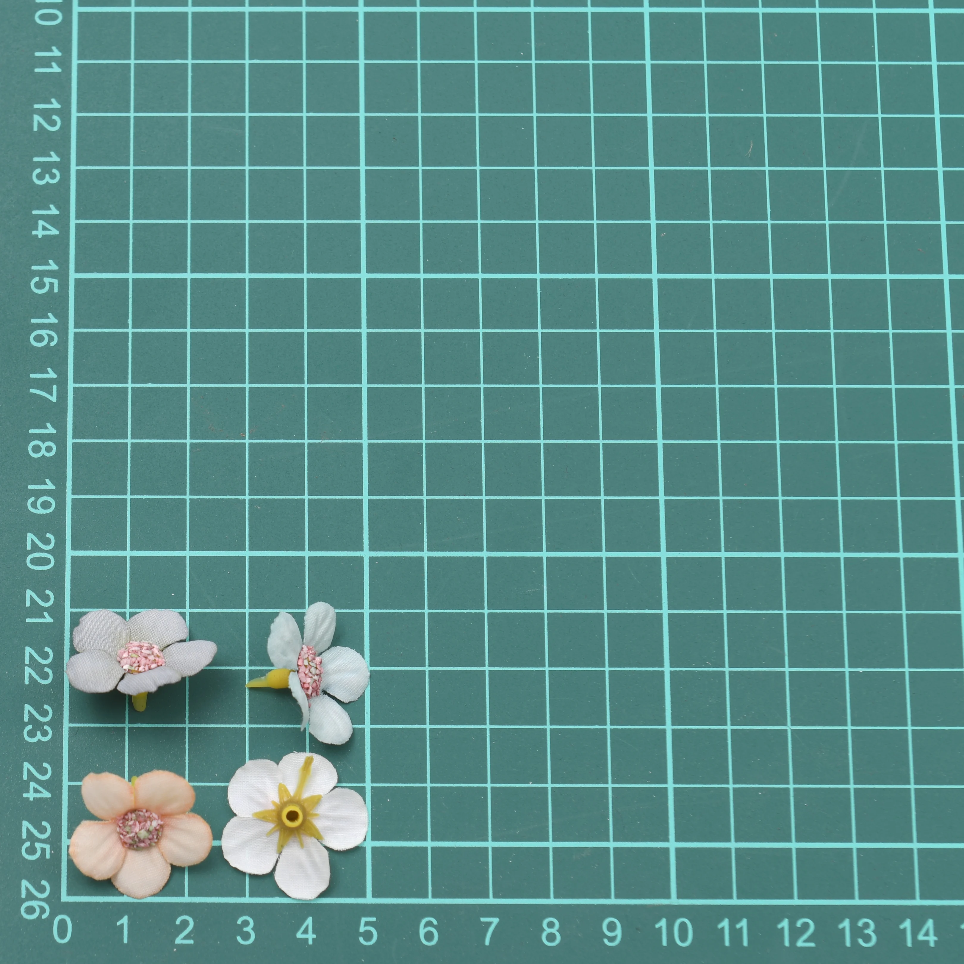 50 Teste Di Margherite Artificiali In Seta - Multicolore 2,5 Cm - Fiori Finti Per Scrapbooking E Decorazioni - 3