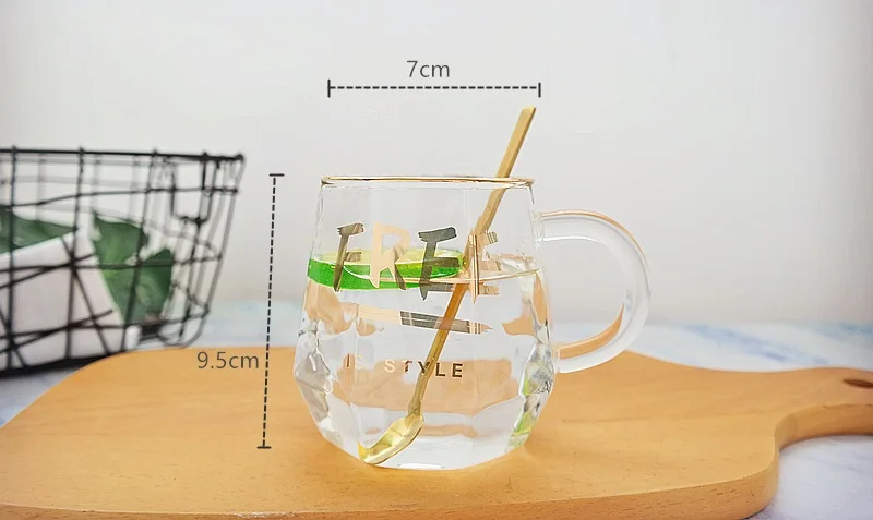Горячая Алмаз Форма Стекло чашки воды с ручкой и ложкой Кофе чашки молоко сок чашки с изображением золотых букв узор нового дизайна