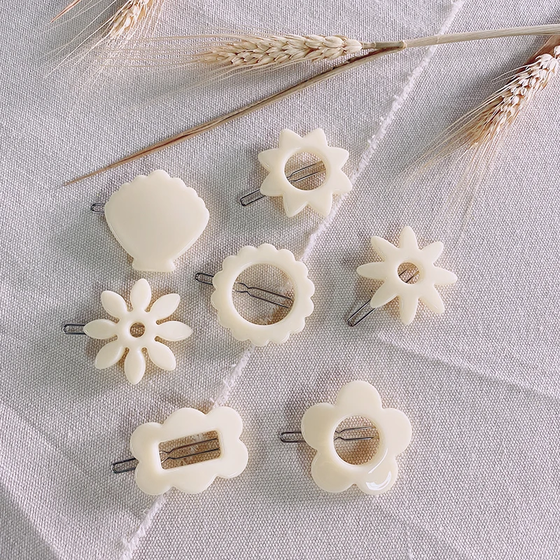 

Korea lovely flower hairpin frog button girl side clip ins acrylic Milky white children hair accessories