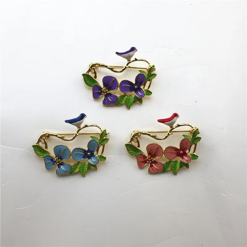 

Japan and South Korea 2019 new drop oil bird iris flower series simple heart-shaped brooch female accessories brooch