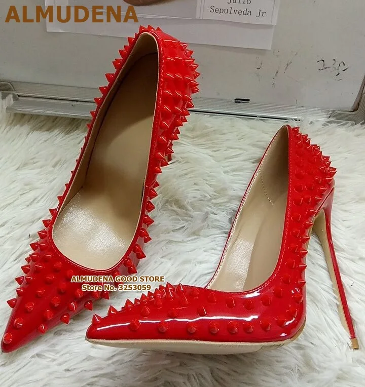 1902S1069 大红色漆皮全柳钉尖头单鞋 名流