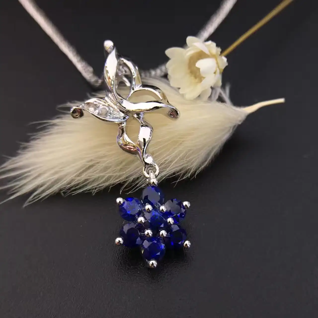 18K White Gold 0.620ct Natural Sapphire Pendant Necklace sapphire-jewelry