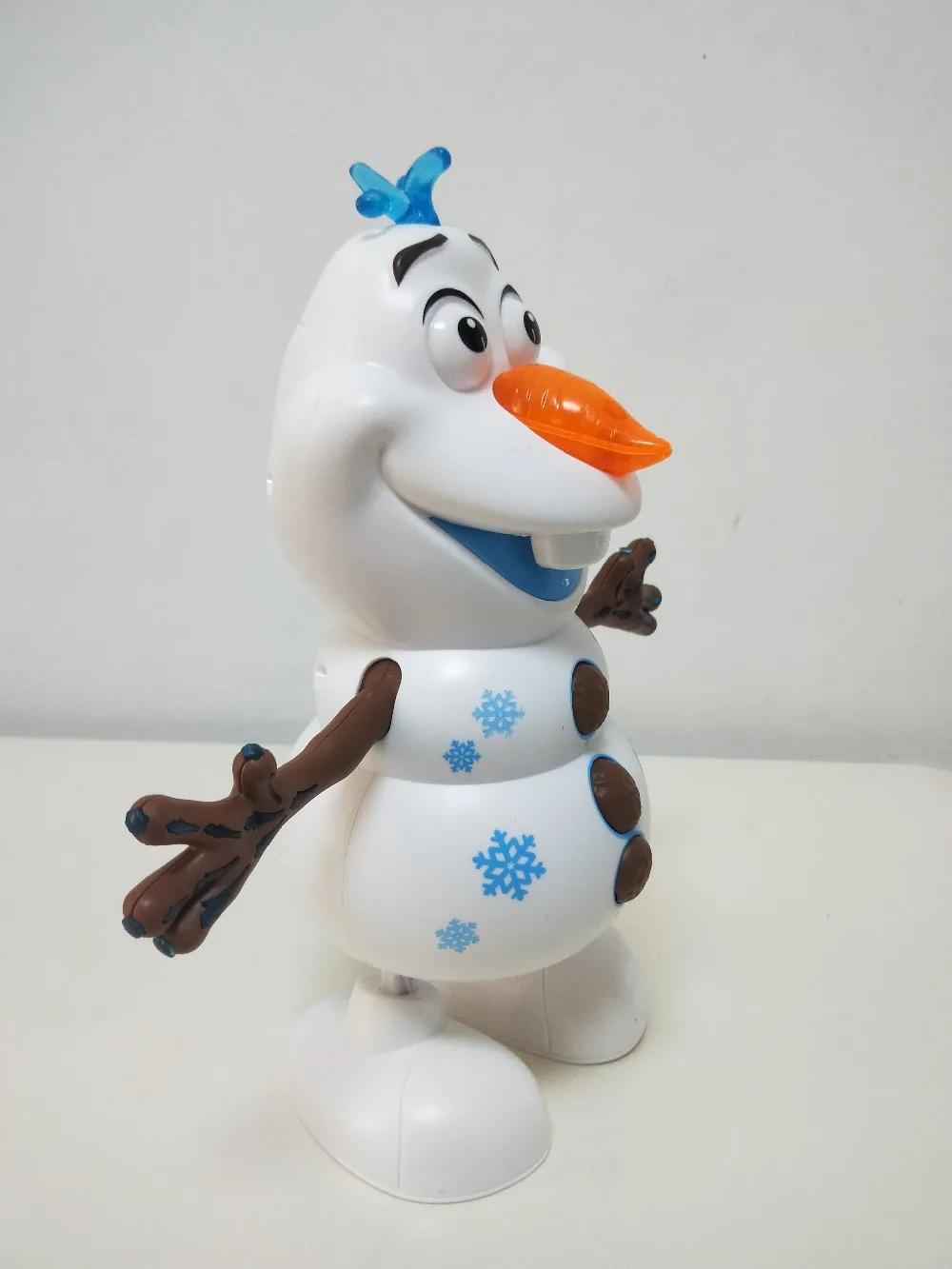 disney Frozen2 игрушка милый танцующий Олаф музыкальная игрушка с светильник музыка может махать руками с 5 песнями Дети День рождения Рождественский подарок