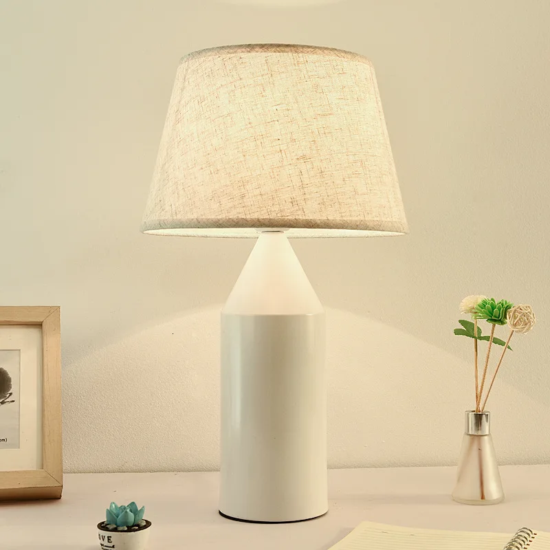 Europe Bedroom Bedside Desk Lamp Personality Living Room Restaurant Study Hotel Guest Room Shop Arts Cloth Cover Desk Lamp