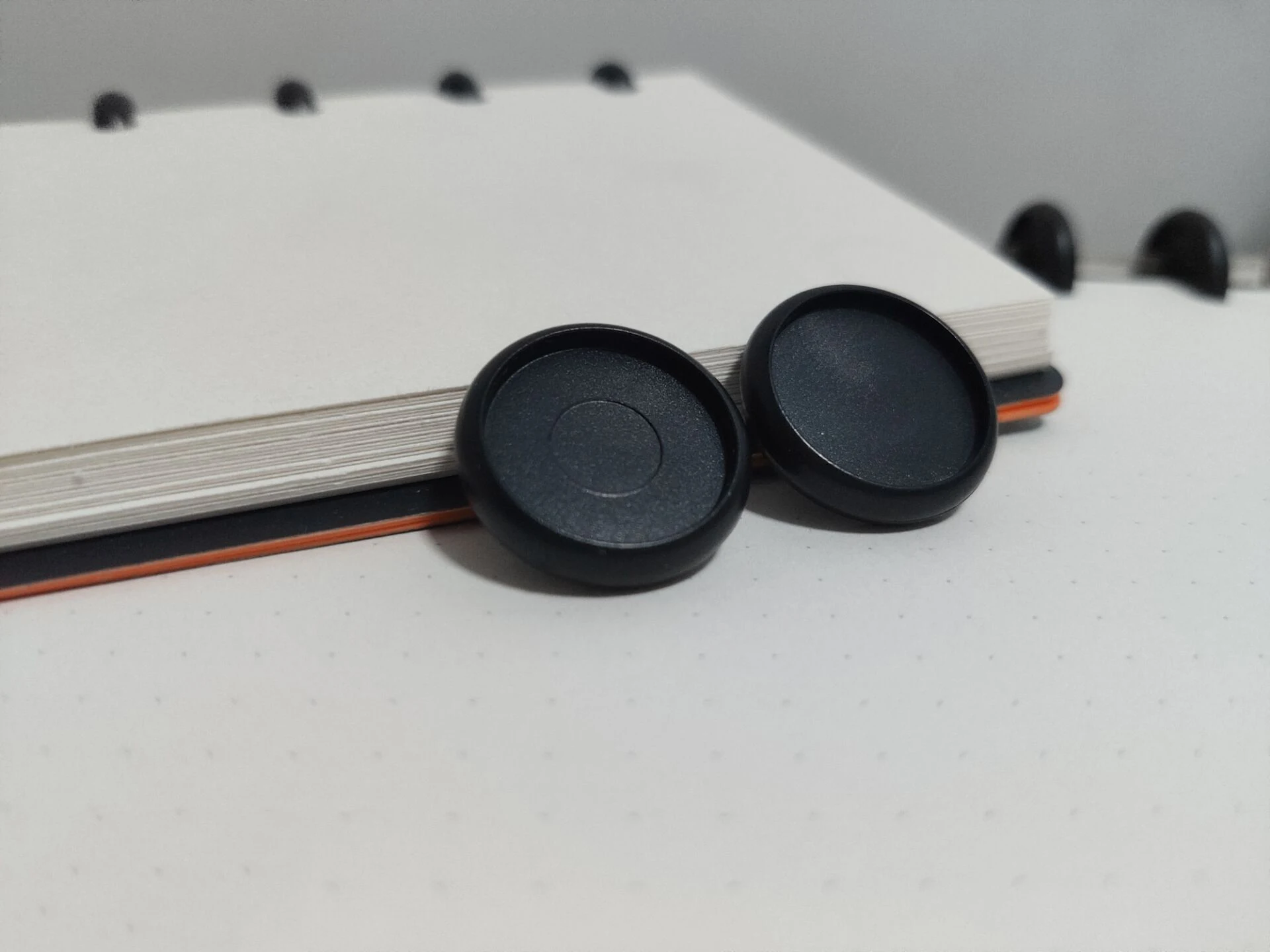 Black 24mm 12 шт. черные диски для переплета, пластиковые круглые кнопки в рулонах, блокнот, диск Arc T, Грибное отверстие, Пряжка для переплета, офисные принадлежности - Цвет: Black 24mm