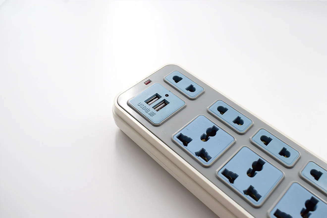 Положительная работа воловья многофункциональная розетка полосы мульти-USB Интеллектуальный удлинитель розетки офисная розетка пористый бит мощность полосы