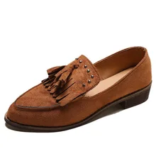 Женская обувь на плоской подошве с бахромой; модные повседневные водонепроницаемые мокасины из флока