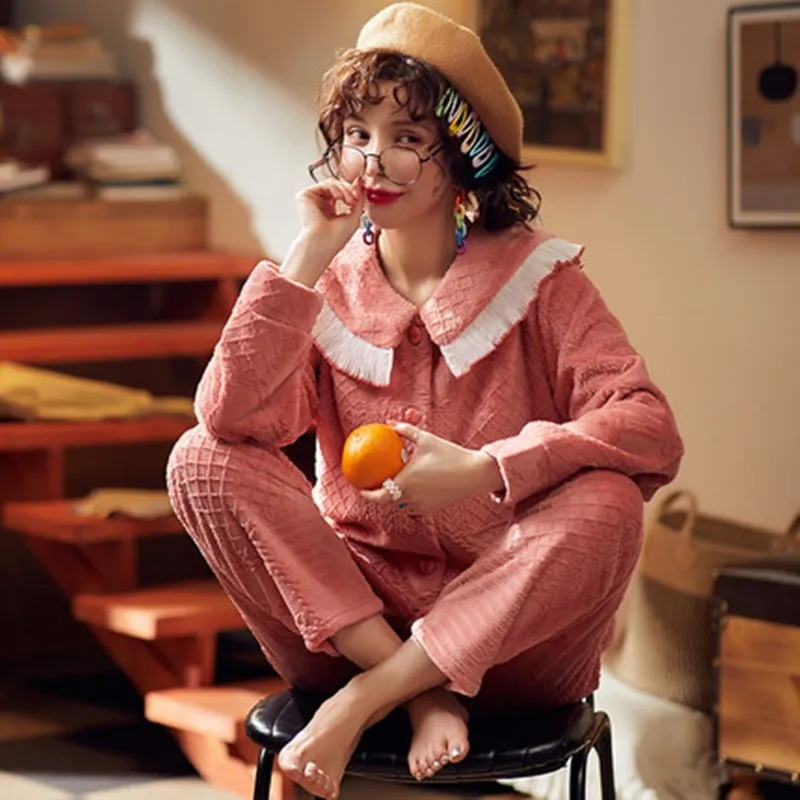 

Autumn and winter 2019 Pajama women's thickened warm Island velvet two piece set baby collar Korean version home clothes
