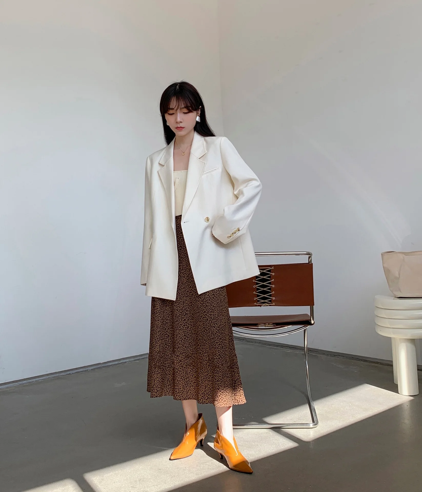 

Coat 2021 Women's Autumn New Commuter Style Elegant Lapel Arch Needle Bead Edge Solid Color Suit