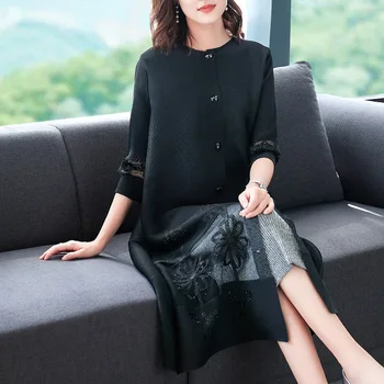 

Wrinkle Embroidered Large Windbreaker Jacket Single-breasted Overcoat Autumn Winter Women Tops