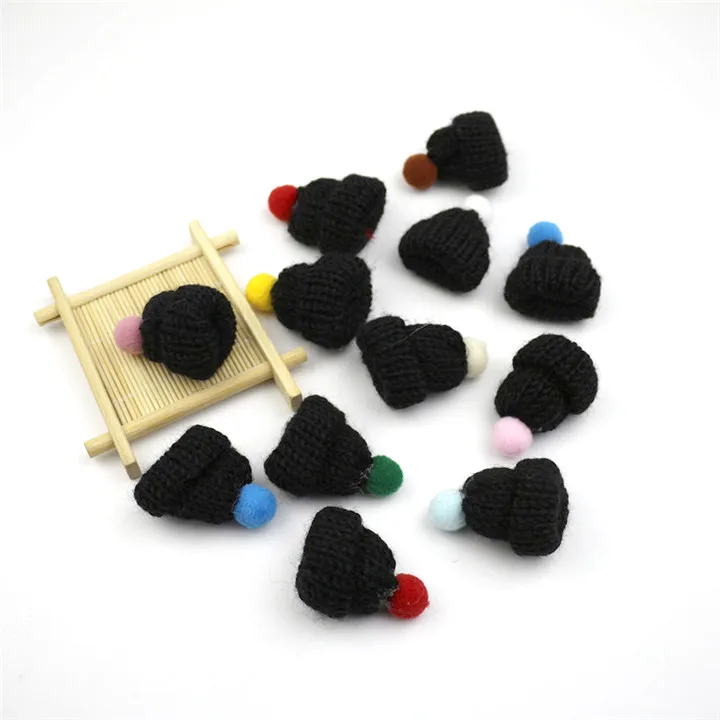 Black mini hats 10-50 шт вязаные мини шапки с бубоном DIY ремесло поставки головной убор брошь крючком декор из игрушек ювелирные аксессуары маленькие шапки компоненты - Цвет: Black mini hats