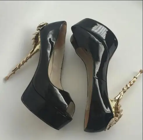 Пикантные туфли-лодочки на каблуке «Скорпион»; женская обувь; черные замшевые женские туфли со стразами и открытым носком; вечерние модельные туфли на высоком каблуке и платформе