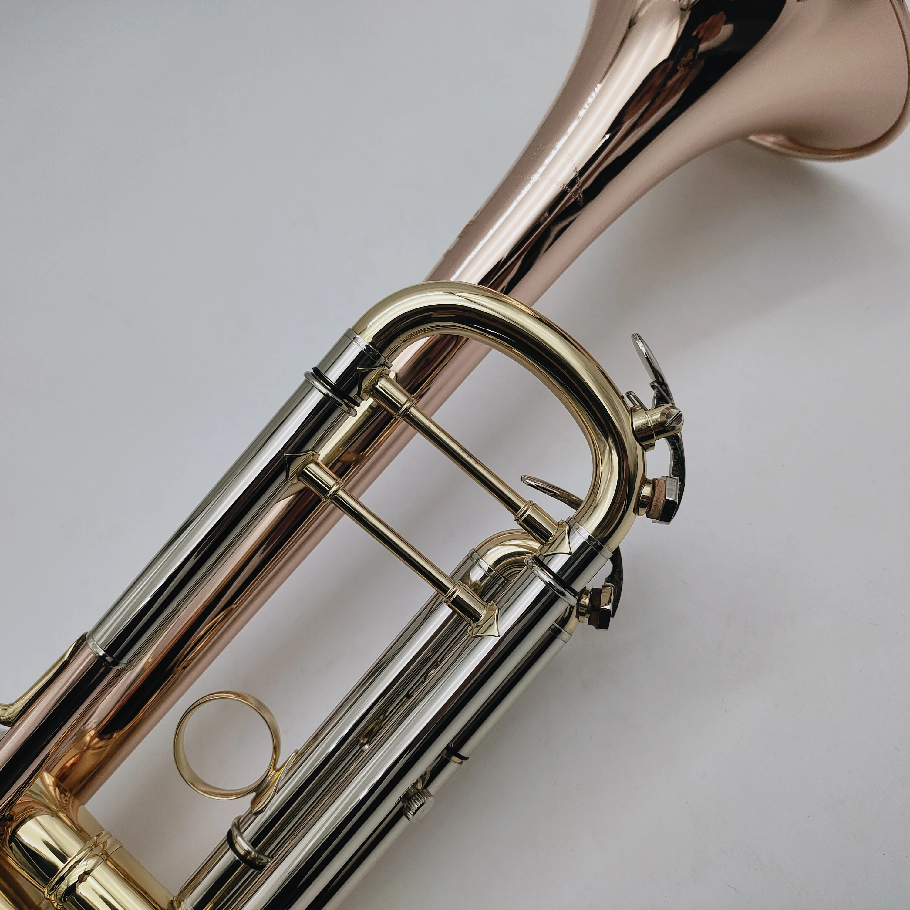 Hot Selling Brand Bach LT180S-39 Trumpet Bb Brass Musical instrument Professional with Case Accessories