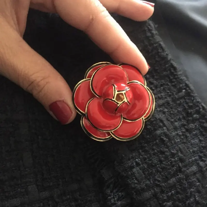 Spille con spilla a forma di fiore di camelia in tessuto di moda coreana per le donne Accessori per gioielli con spille da sposa eleganti in cristallo  36