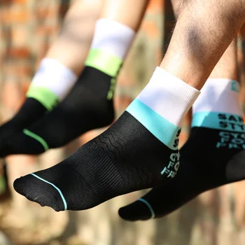 

Santic Cycling Socks Men Women Sweat & breathable Outdoor Sports Ciclismo 3 Colors One Size 9C09098