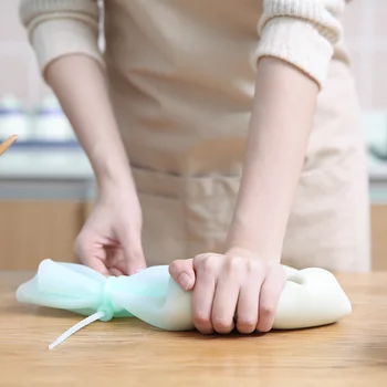 

Japanese Cooking Pastry Tools Soft Silicone Preservation Kneading Dough Flour-mixing Bag Kitchen Gadget Accessories