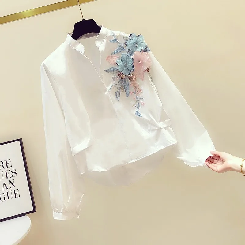 

2020 Spring New Korean-Style Embroidered Flower V-neck Long-Sleeve Shirt Women's blouse Casual Temperament floral Blouses tops