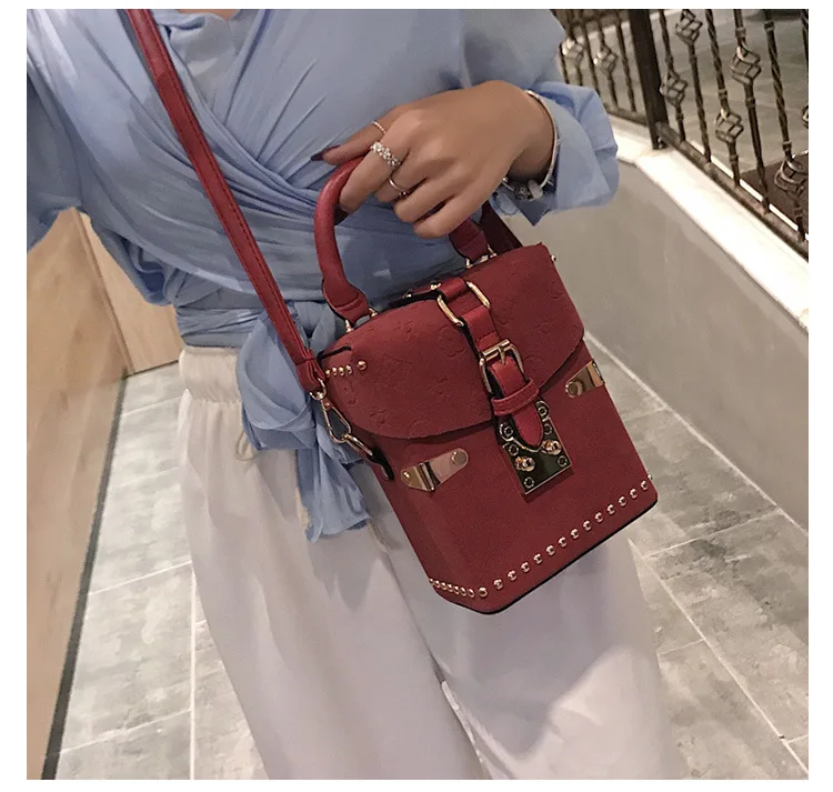 Роскошная сумка для женщин, новые сумки в заклепках, сумка через плечо, модная женская сумка-клатч, мини-сумка через плечо, брендовая сумка-мессенджер, женская сумка - Цвет: Красный